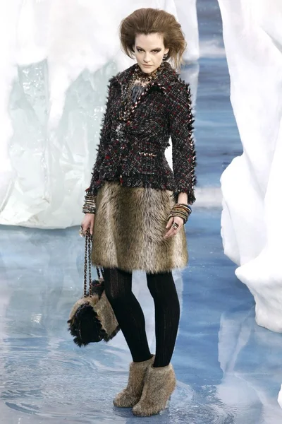 Look 15
